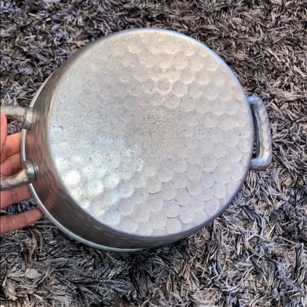 Vintage pounded aluminum ice bucket Everlast 5001.